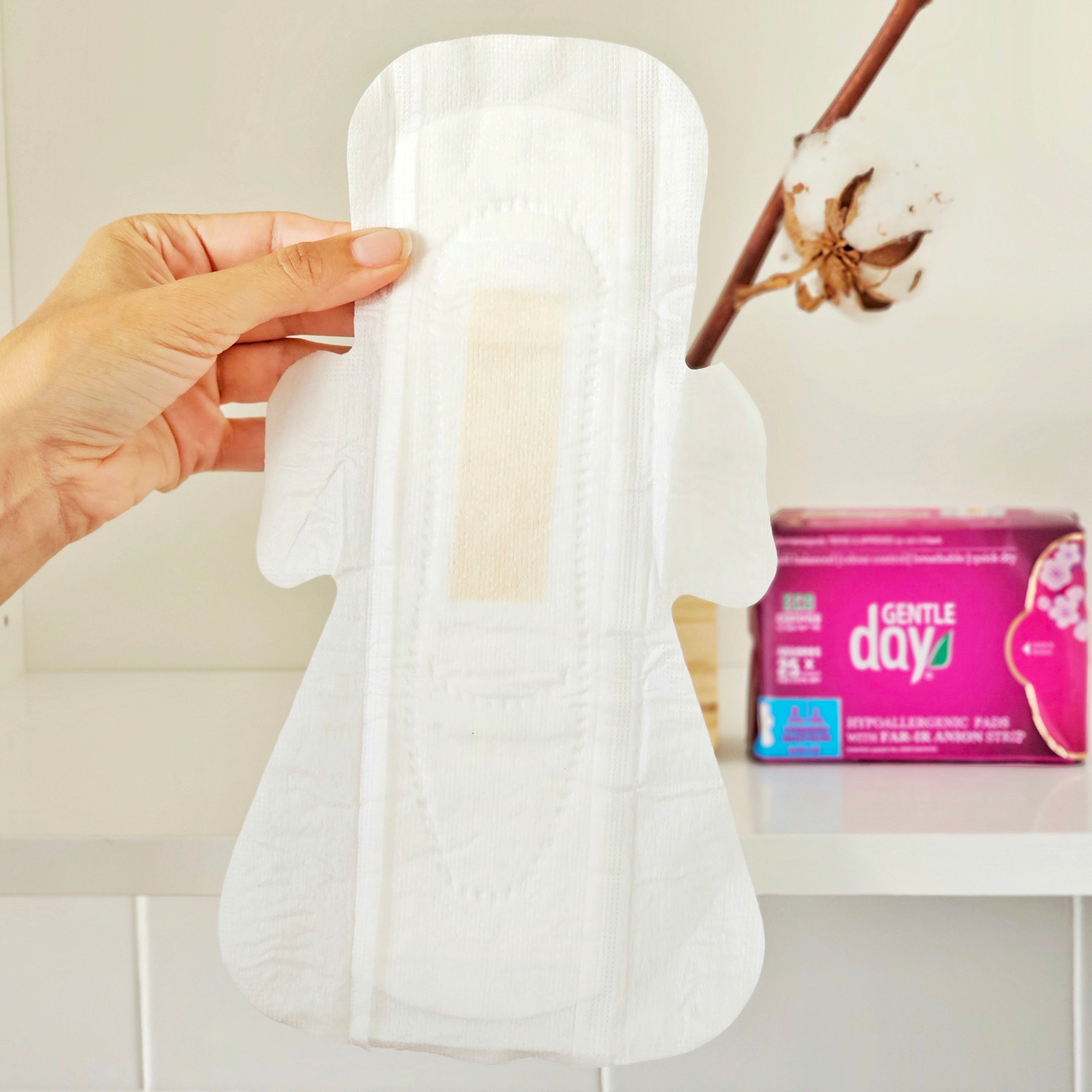 Non-toxic, period pads_for teens_safe-no perfume-products_organic-eco-gentle_day_Naturefem_Dubai_Abudhabi_UAE -period pads_woman health 2